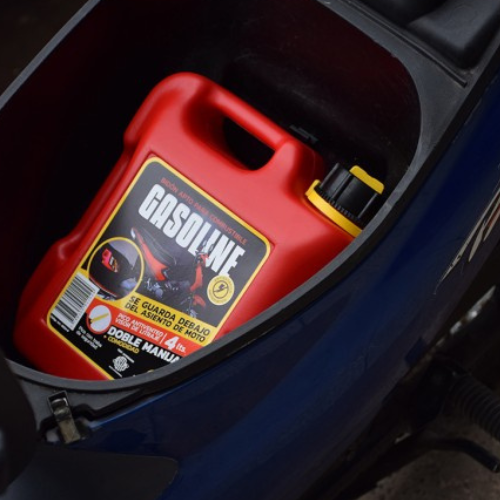 Bidón extra chato para combustible 4 litros rojo DRIVEN